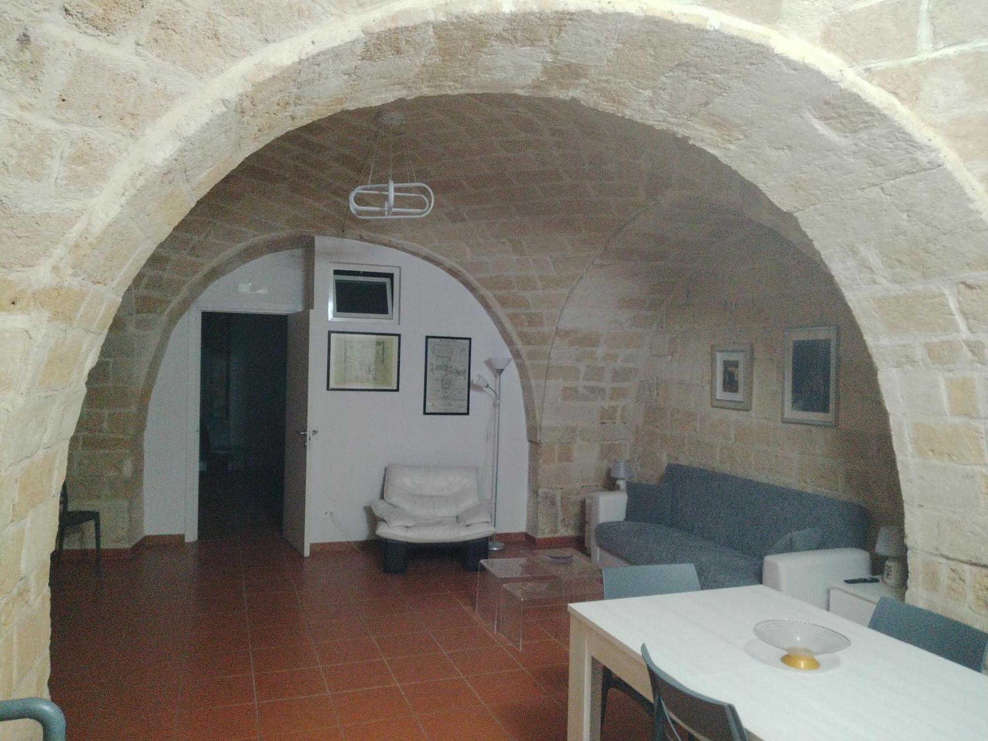 Casa Vacanza Nel Cuore Della Pietra Barletta Luaran gambar