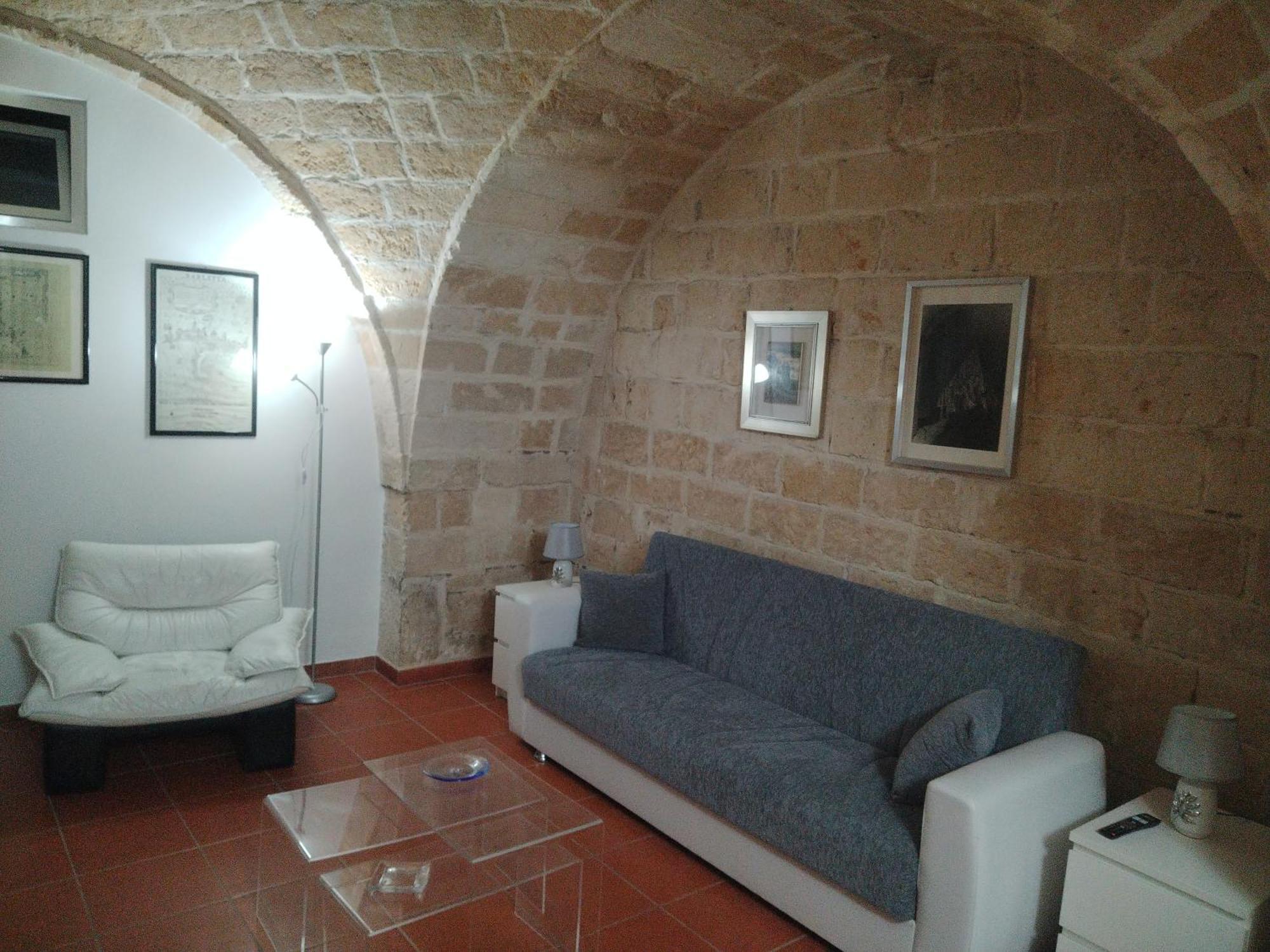 Casa Vacanza Nel Cuore Della Pietra Barletta Luaran gambar