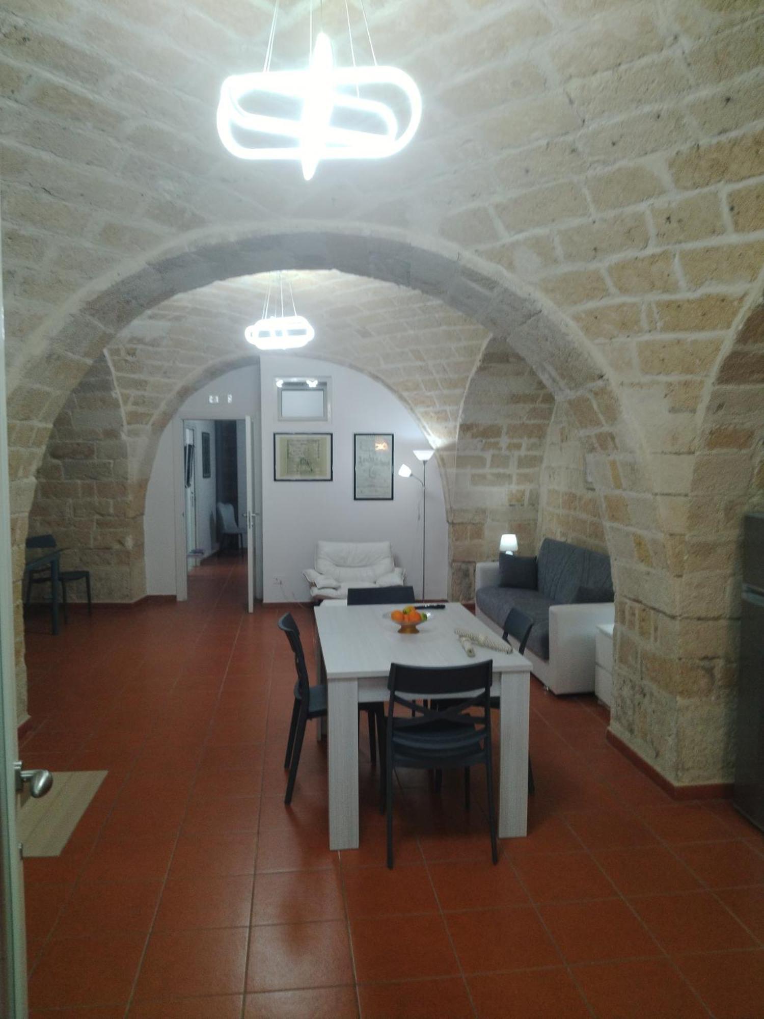 Casa Vacanza Nel Cuore Della Pietra Barletta Luaran gambar