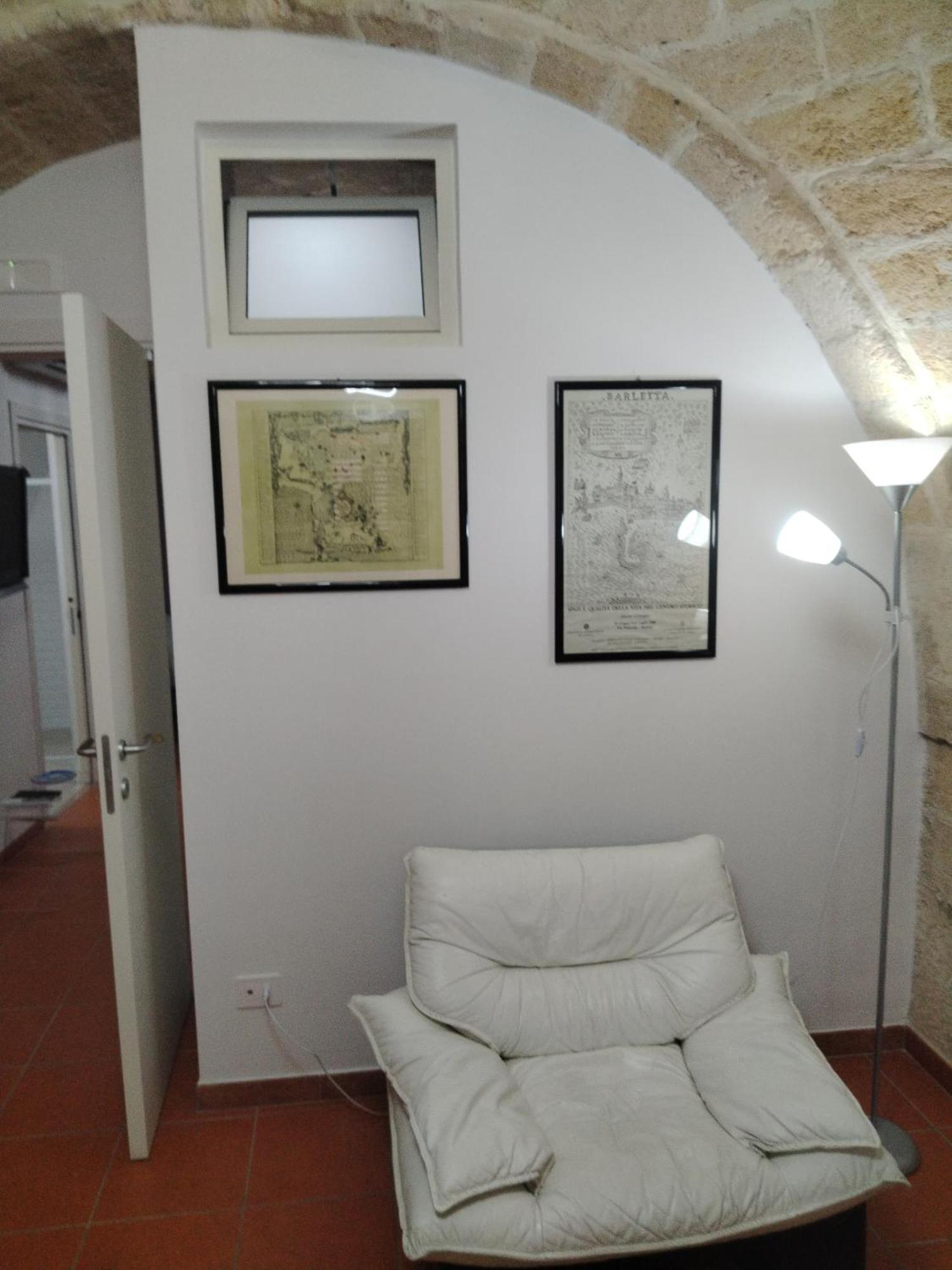Casa Vacanza Nel Cuore Della Pietra Barletta Luaran gambar