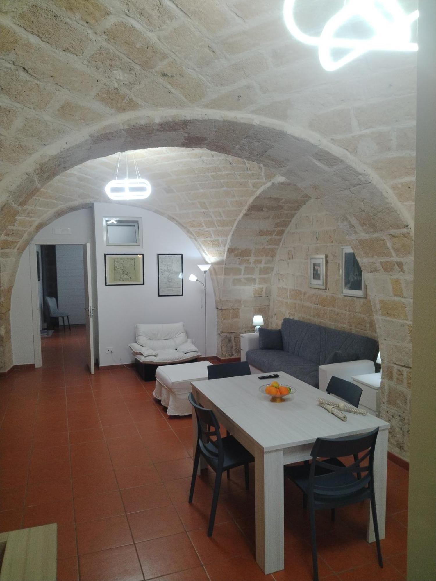 Casa Vacanza Nel Cuore Della Pietra Barletta Luaran gambar